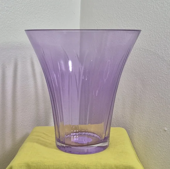 Vintage Lavender/Purple Ribbed Flared Glass Flower Vase FTD 6.5" - Picture 1 of 12